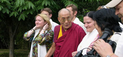 Книгаго: «Ясная картина мира»: беседа Его Святейшества Далай-ламы XIV c российскими журналистами. Иллюстрация № 1
