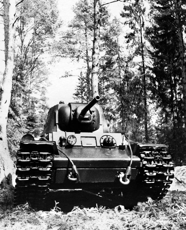 Книгаго: Советский тяжёлый танк КВ-1, т. 1 (Первые танки Победы). Иллюстрация № 2